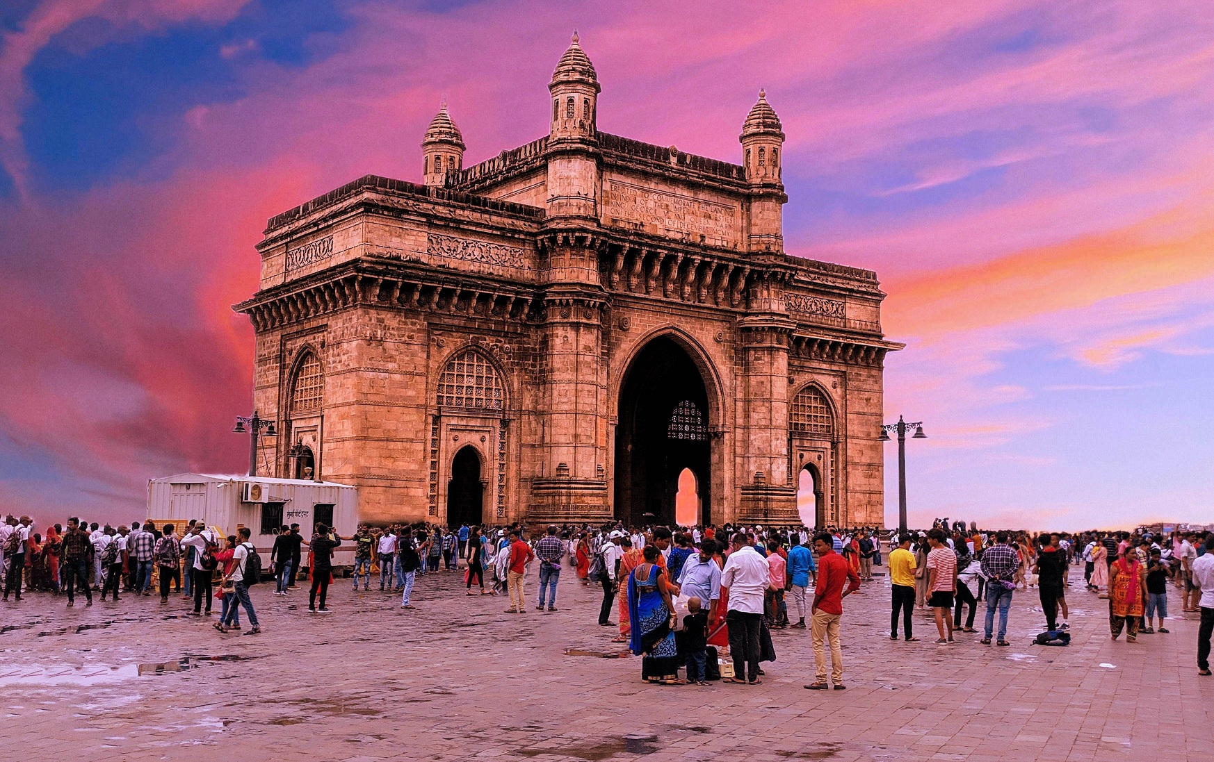 places to visit near gateway of india